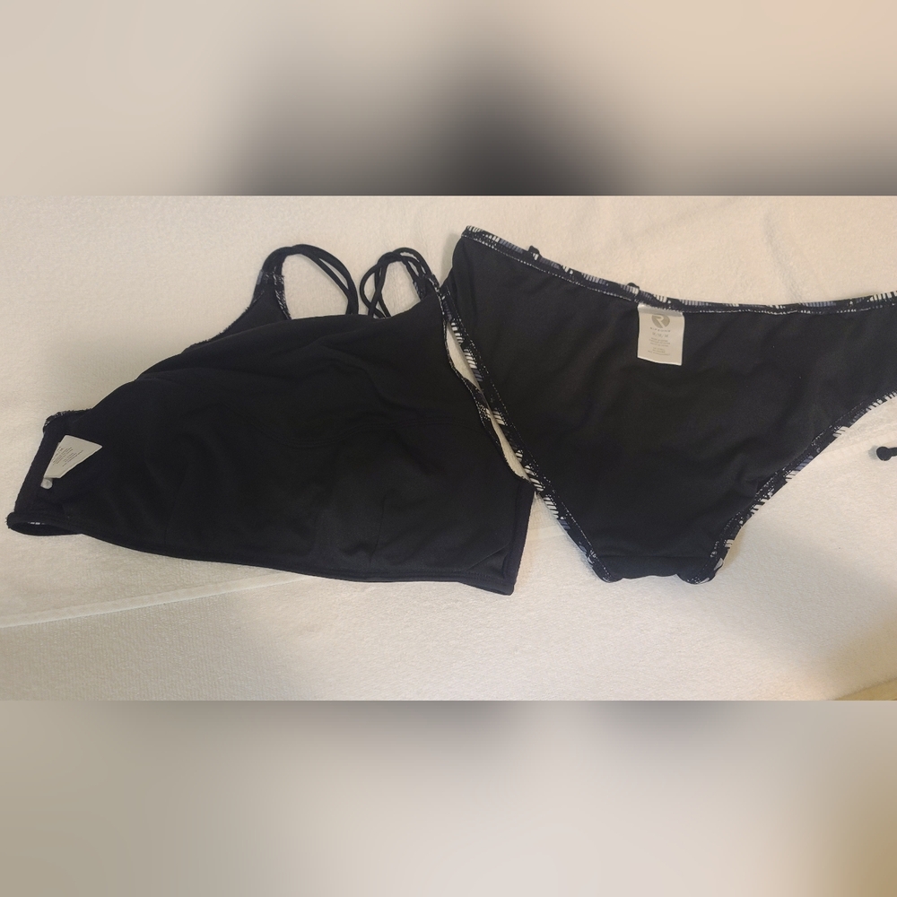 Ripzone Black&White Geometric Bikini Set Size M - Picture 8 of 13